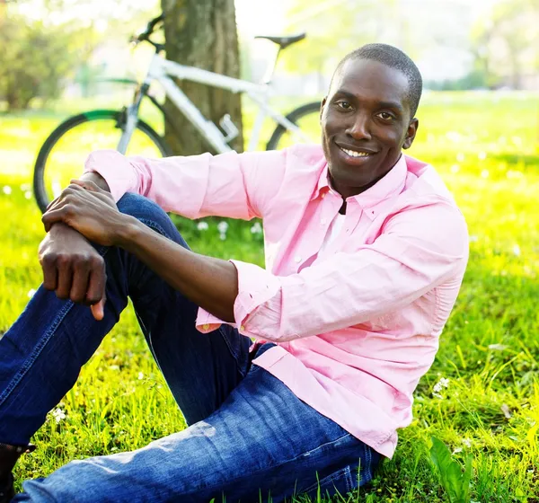 Young black guy in park — Stock Photo, Image