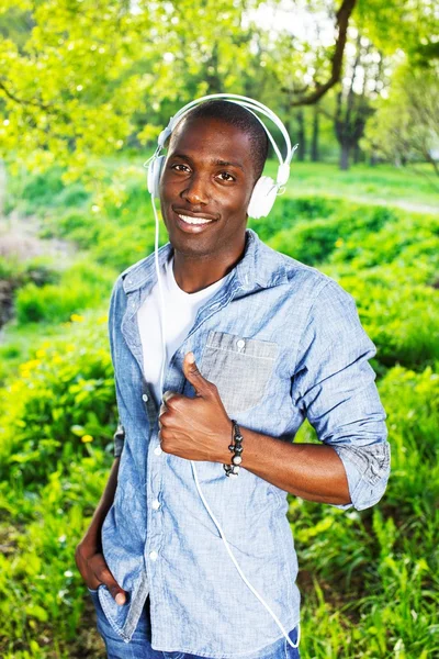 Young black guy in park — Stock Photo, Image