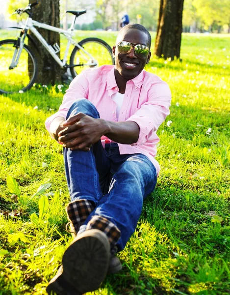 Young black guy in park — Stock Photo, Image