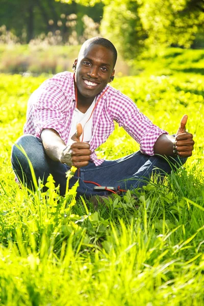 Young black guy in park — Stock Photo, Image