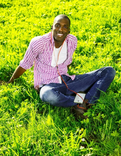 Young black guy in park — Stock Photo, Image