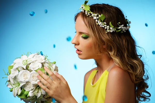 Beautiful girl in yellow dress — Stock Photo, Image