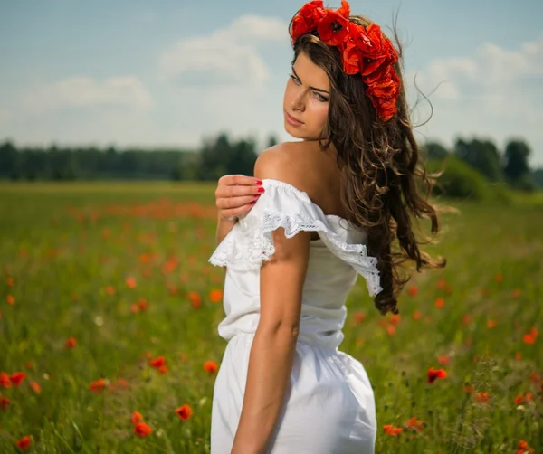 Beautiful young girl in flower field — Stock Photo, Image