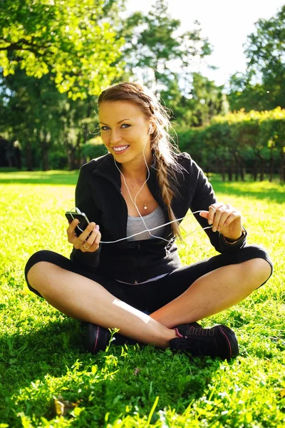 Sporty girl outdoors — Stock Photo, Image