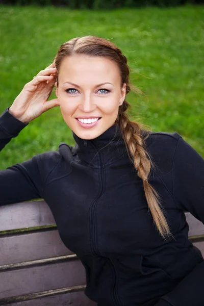 Deportiva chica al aire libre —  Fotos de Stock