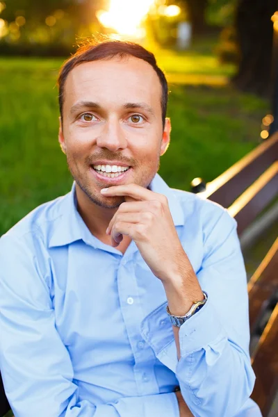 Middle-aged man in a park — Stock Photo, Image