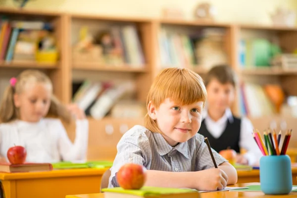 Kinderen op school — Stockfoto