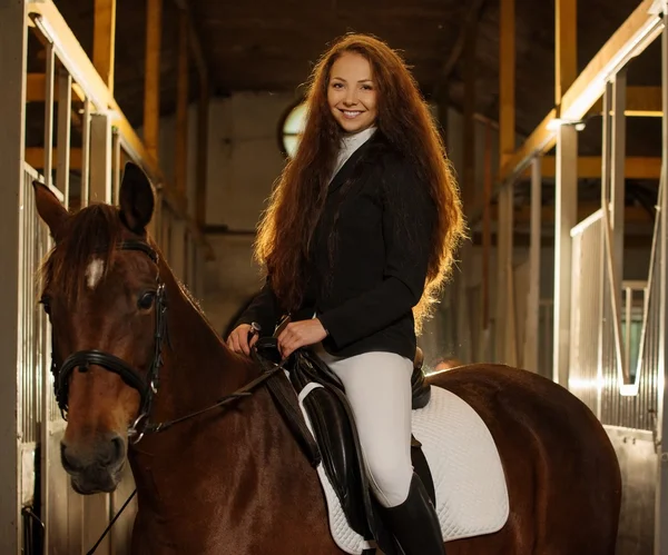 Chica con caballo — Foto de Stock