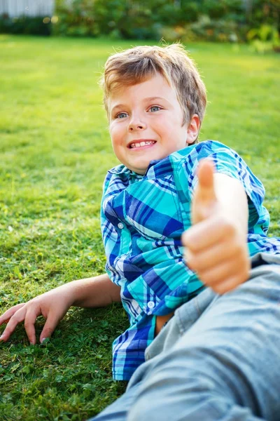 Niños al aire libre — Foto de Stock