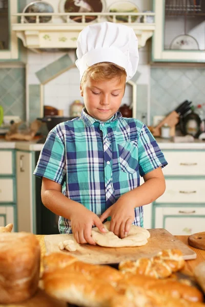 Çocuk pasta yapma — Stok fotoğraf