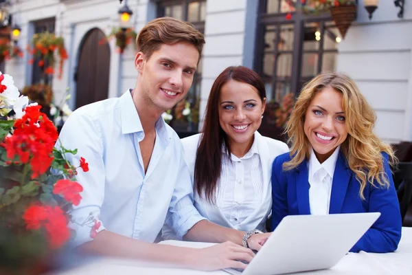 Young people with laptop — Stock Photo, Image