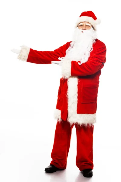 Weihnachtsmann zeigt mit Gesten etwas Isoliertes auf weißem Hintergrund — Stockfoto