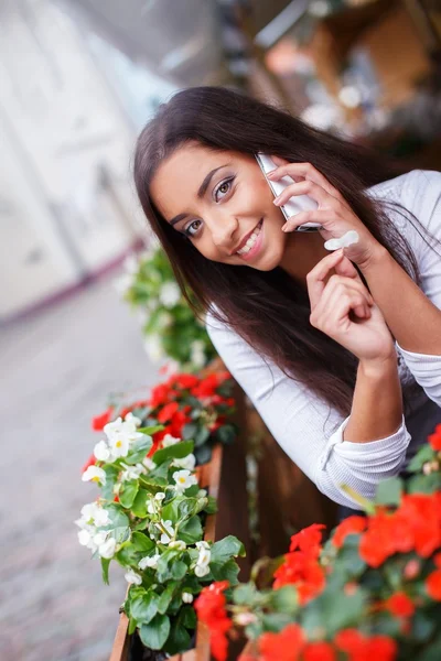 Tjej ringer — Stockfoto