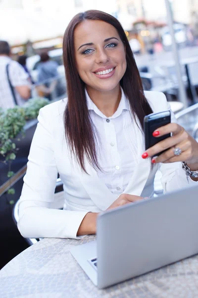 Meisje met laptop — Stockfoto