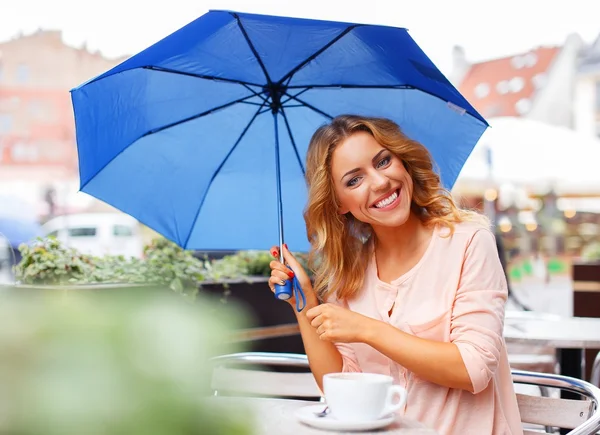 Blond im Freien — Stockfoto