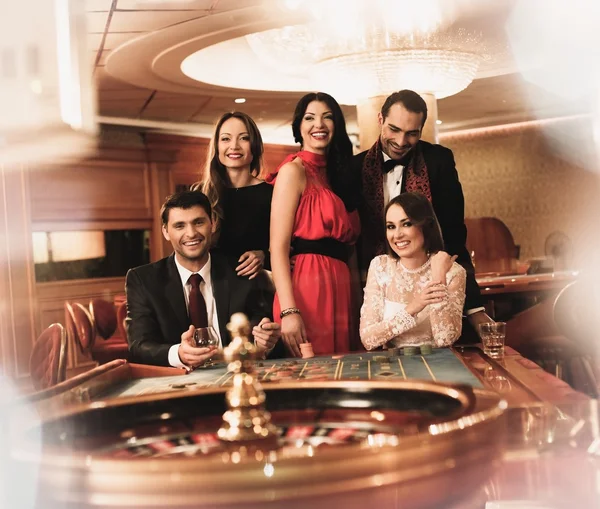 Människor i casino — Stockfoto