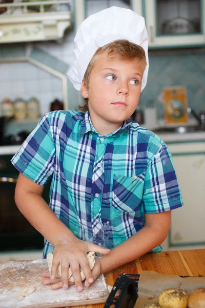 Boy cooking — Stock Photo, Image