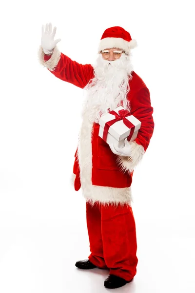 Santa Claus presenta caja de regalo aislada sobre fondo blanco —  Fotos de Stock