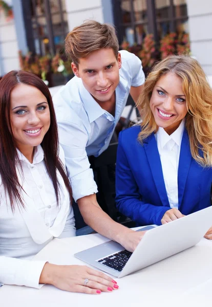 Young people with laptop — Stock Photo, Image