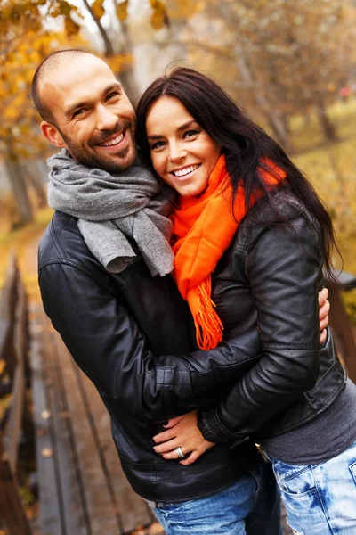 Happy middle-aged couple outdoors on beautiful autumn day — Stock Photo, Image