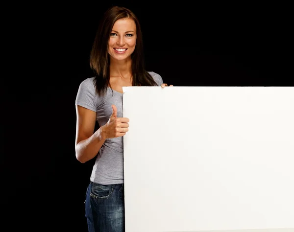 Belle jeune femme brune avec tableau blanc — Photo