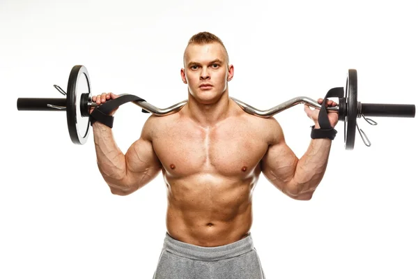 Hombre guapo con pesas musculares para levantar el torso — Foto de Stock