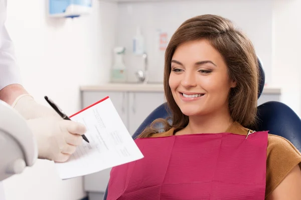 Beautiful young brunette woman visiting dentist — Stock Photo, Image