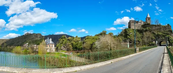 Antiguo pueblo de Ambialet en el río Tarn, Francia — Foto de Stock