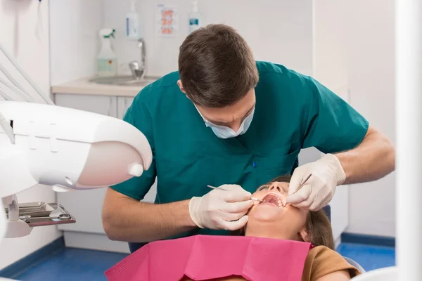 Young woman and man doctor at dentist's surgery — Stock Photo, Image