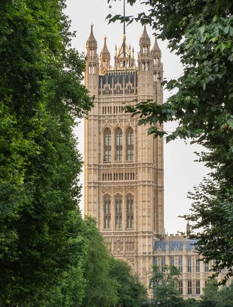 Věž Westminsterského opatství v Londýně, Anglie — Stock fotografie