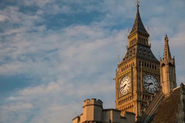 Wieża Big Bena w zachód słońca w Londynie, Anglia — Zdjęcie stockowe