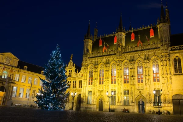 Illuminated Christmas tree on a Burg square in Bruges, Belgium — Stock Photo, Image