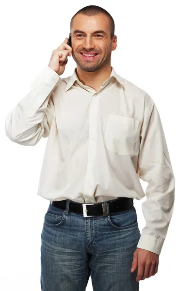 Knappe man in wit overhemd met mobiele telefoon geïsoleerd op witte achtergrond — Stockfoto