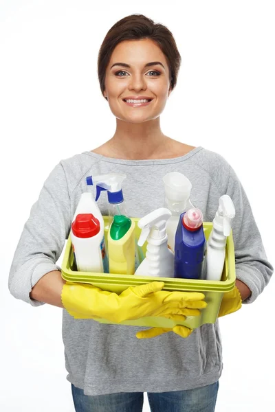 Schöne fröhliche brünette Frau in Handschuhen mit verschiedenen Putzmitteln — Stockfoto