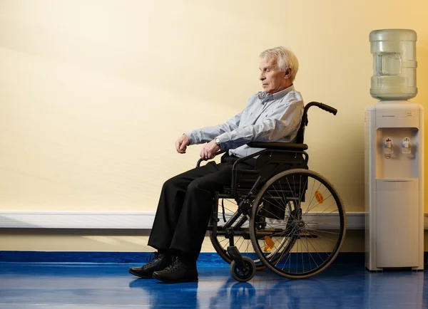 Thoughtful senior man in wheelchair in nursing home — Stock Photo, Image
