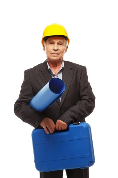 Ingénieur senior avec plan de chantier et différents outils — Photo