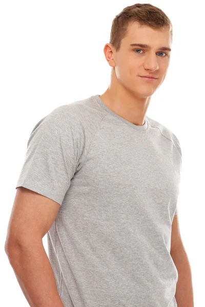 Красивый молодой человек в серой футболке — стоковое фото