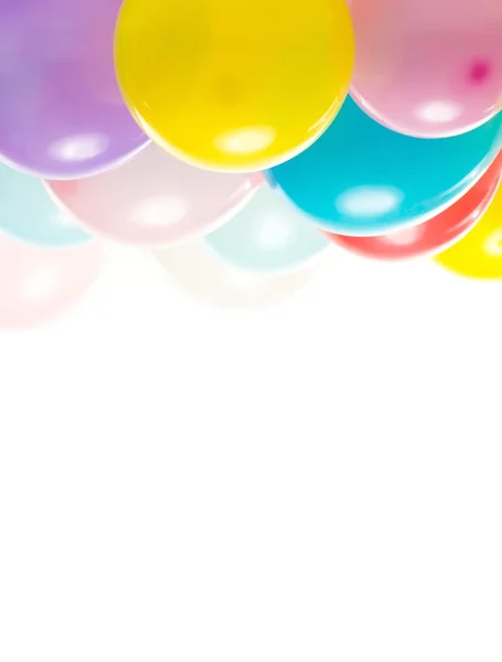 Πολύχρωμα μπαλόνια που απομονώνονται σε λευκό — Φωτογραφία Αρχείου