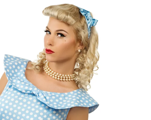 Sexy blonde pin up style jeune femme en robe bleue — Photo