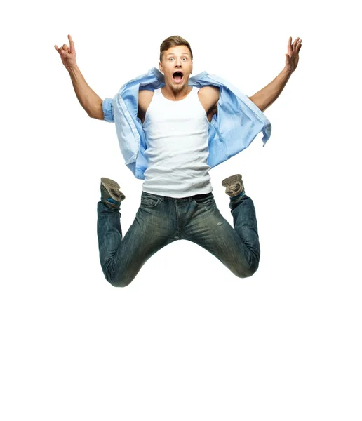 Hombre divertido en camisa azul y pantalones vaqueros saltando — Foto de Stock