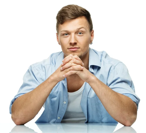 Homme élégant en chemise bleue avec boucle d'oreille isolée sur blanc — Photo