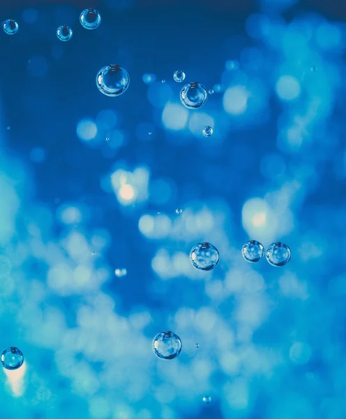 Blue water background with bubbles — Stockfoto