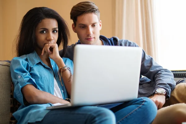 Students couple preparing for exams — Stock Photo, Image