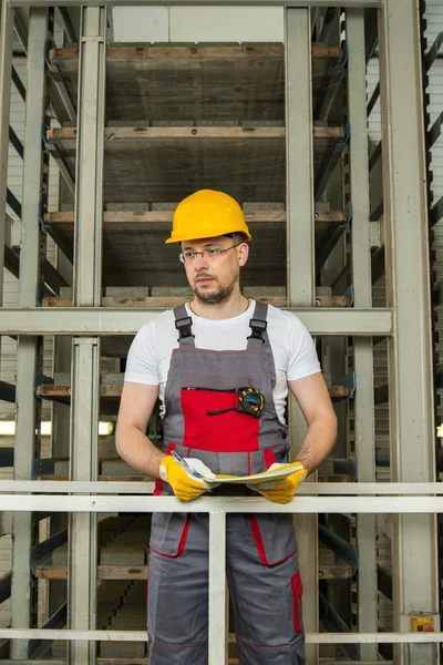 Man  taking notes on a factory — Stock Photo, Image