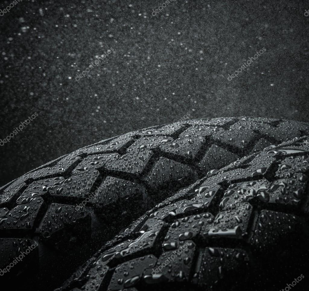 特写镜头的古典摩托车轮胎胎面——图库图片© nejron #45808975