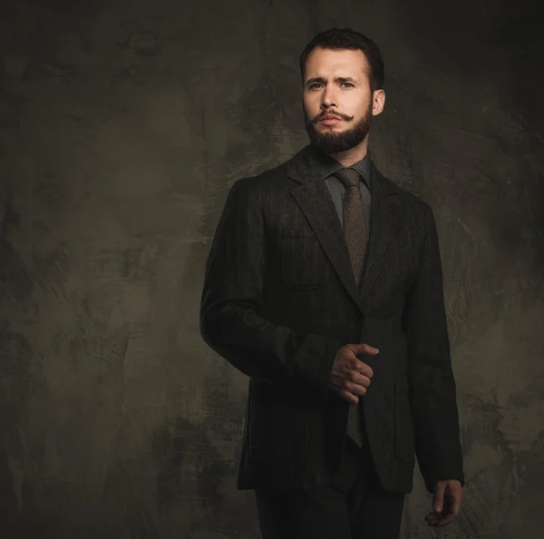 Hombre guapo y bien vestido con chaqueta —  Fotos de Stock