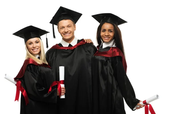 Grupo multiétnico de jóvenes estudiantes graduados aislados en blanco — Foto de Stock