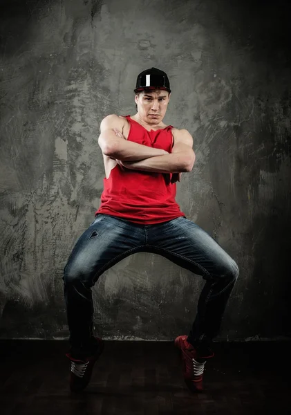 Man dancer showing break-dancing moves — Stock Photo, Image