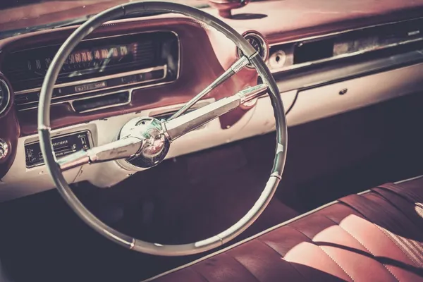 Intérieur d'une voiture américaine classique — Photo