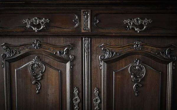 Old chest of drawers